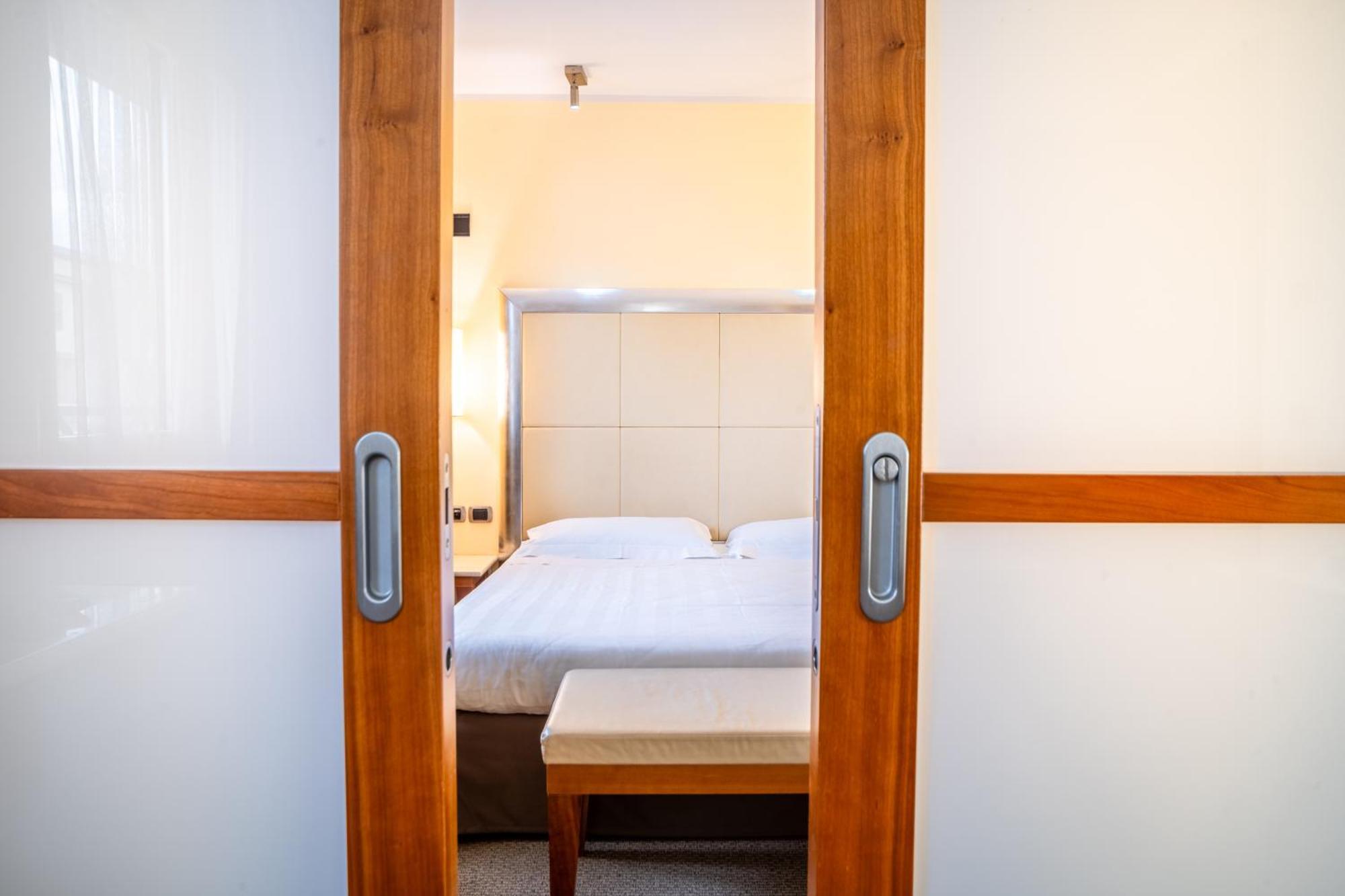 Hotel Airone - Ombrellone Incluso Al Bagno Dolce Vita A Marina Dal 1 Giugno Al 15 Settembre Grosseto Exterior foto